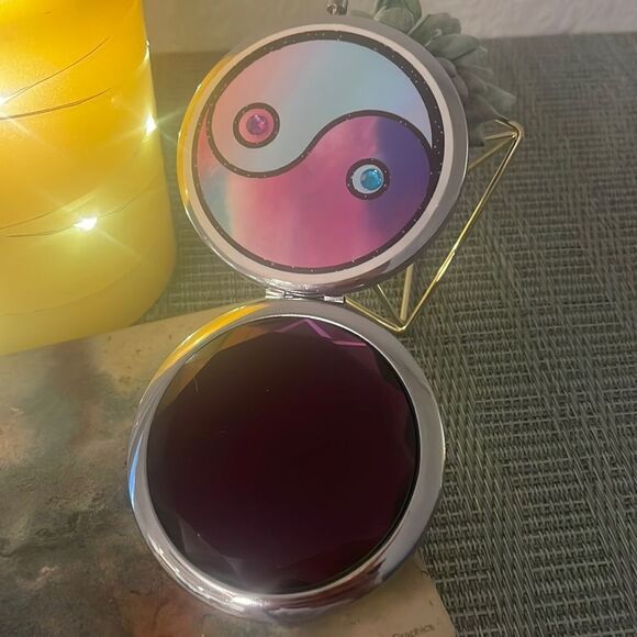 #21zen NWOT Artisan Purple Crystal Yin Yang Compact Makeup Mirror💄 - Picture 4 of 17